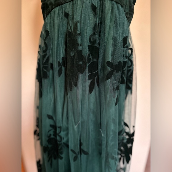 Windsor Morgan Formal Flocked Velvet Dress - Picture 7 of 11